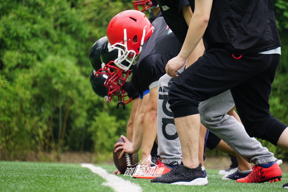 关于橄榄球战术调整奏效,成功扭转局势的信息 关于橄榄球战术调整奏效,成功扭转局势的信息