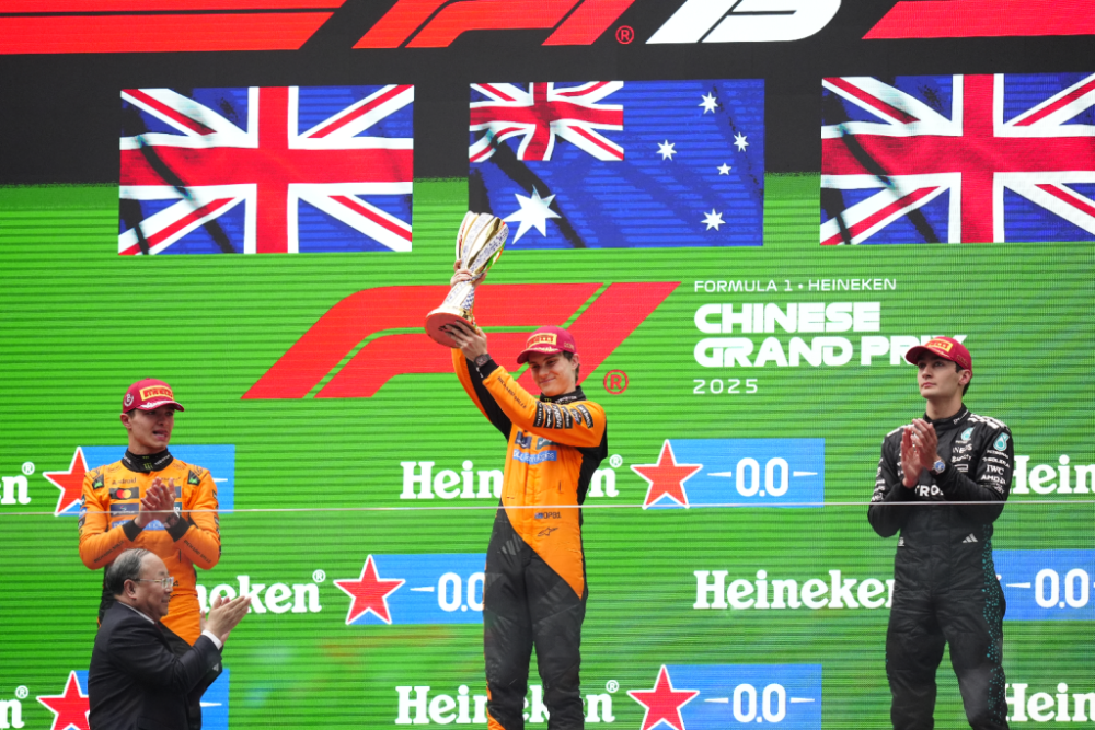 梅赛德斯绝杀阿斯顿马丁,皮亚斯特里统治全场 梅赛德斯绝杀阿斯顿马丁,皮亚斯特里统治全场