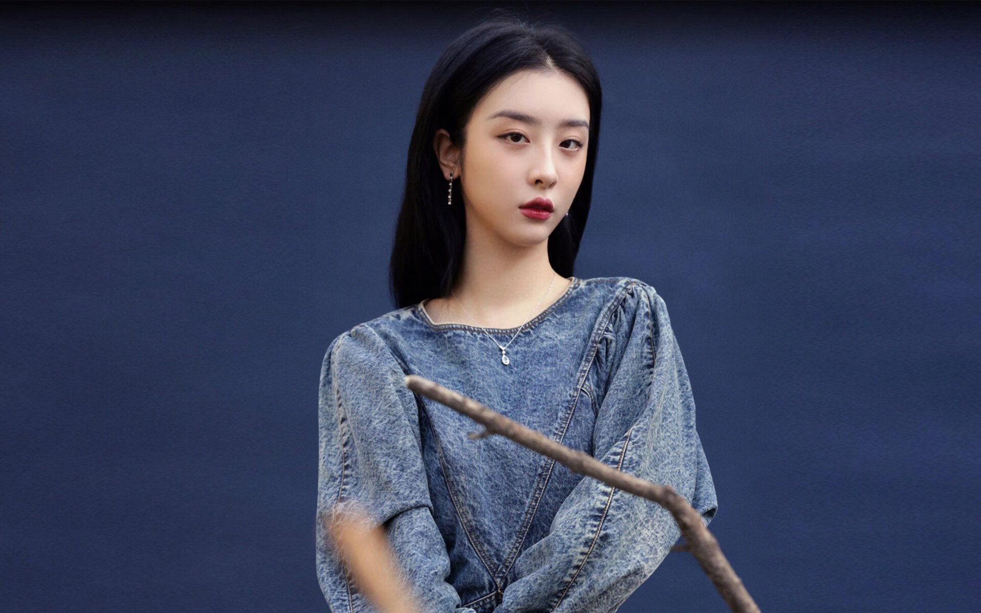 星光跨洋对决，哈利伯顿率尼克斯险胜上海队