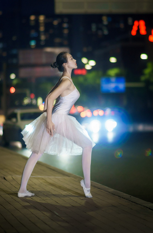 跨界焦点战，当欧冠淘汰赛的悬念遇上篮球场的生死时速