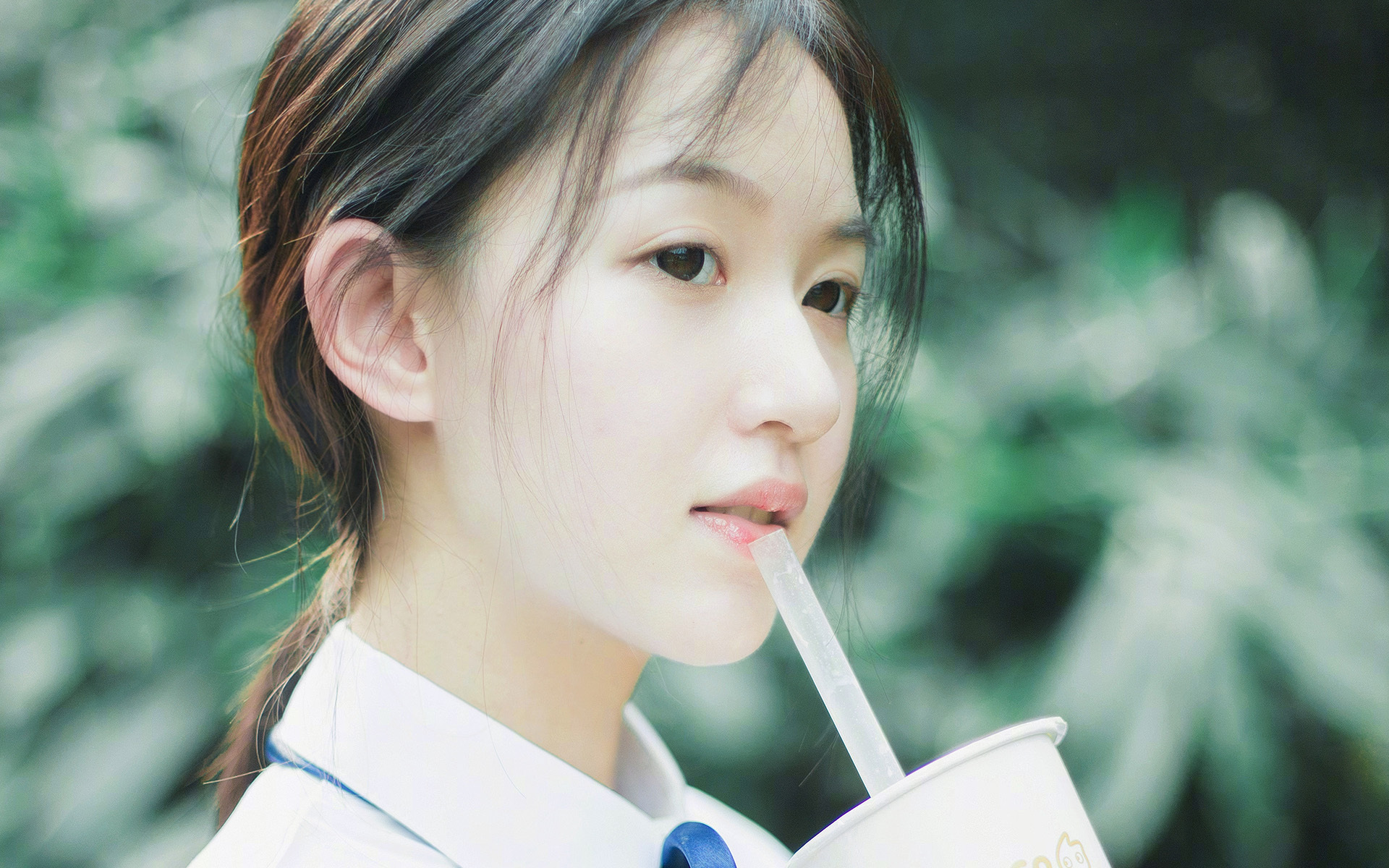 双刃出鞘，巴萨欧冠斩落希腊劲旅，奥利维耶F1赛场霸气接管争冠战