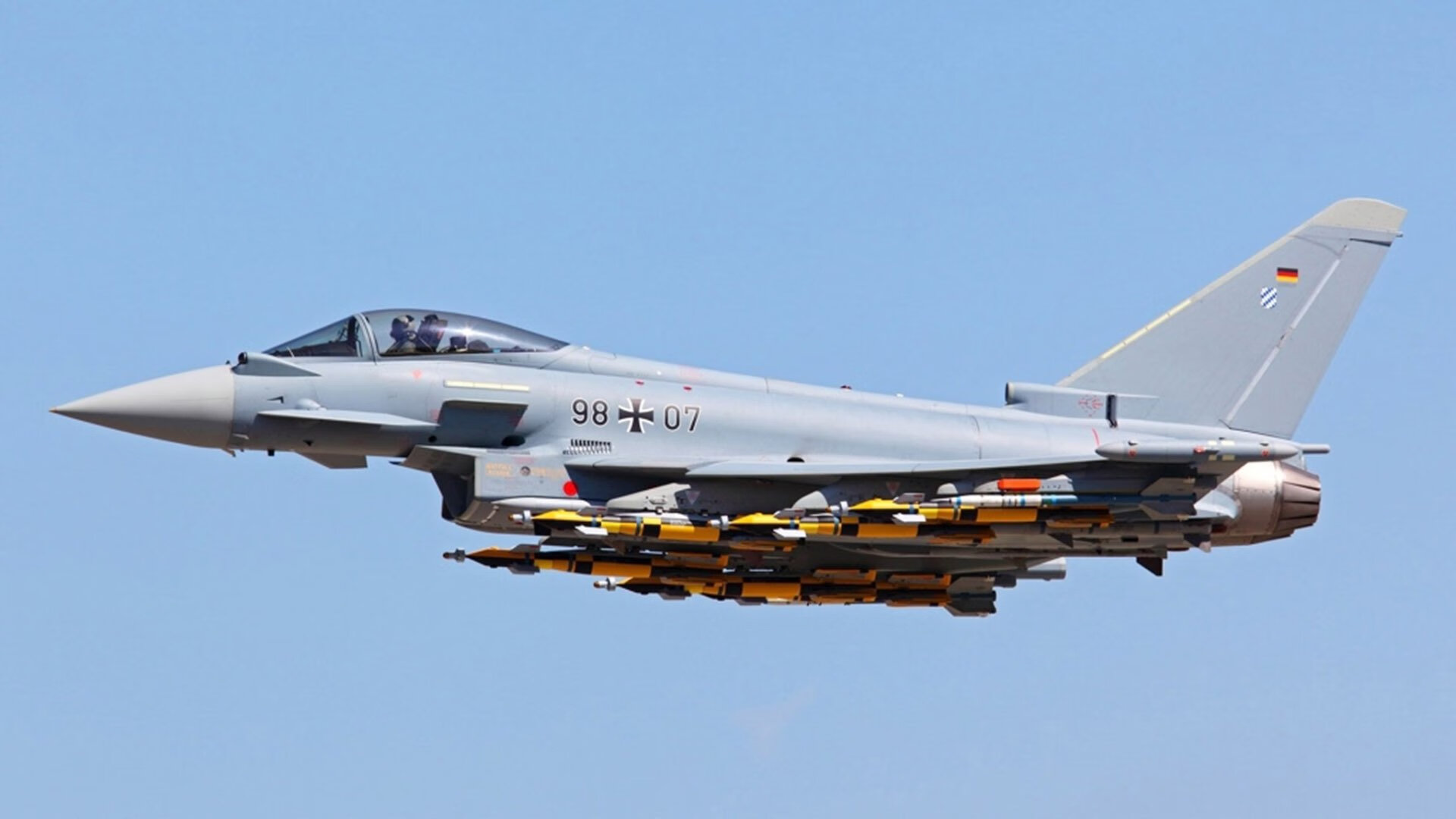 踏平铁血活塞的艺术，班凯罗如何以一人之姿，重绘比赛蓝图